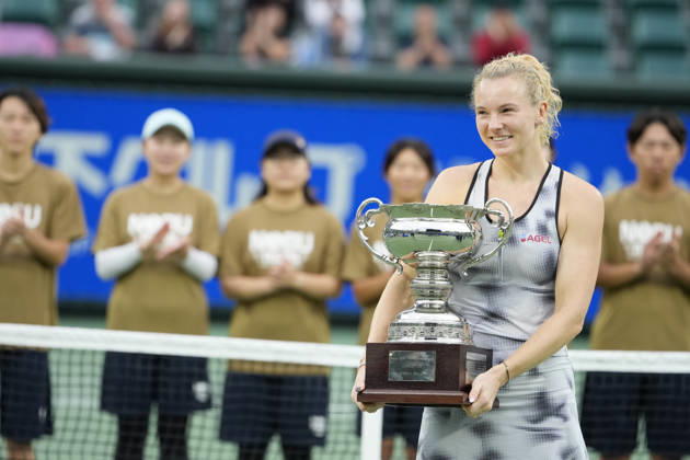 WTA, Tennis Damen Kinoshita Group Japan Open - Day 7 Katerina Siniakova of the Czech Republic poses with the winners trophy after defeating Ashlyn Krueger of the United States in the Singles Final at the 2026 Kinoshita Group Japan Open Women s tennis tournament at Utsubo Tennis Center in Osaka, Japan, on October 25, 2026. Osaka Japan  Copyright: xOwenxHammondx originalFilename:hammond-2026kino261025_np2Aj.jpg