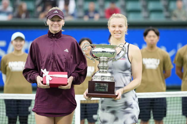WTA, Tennis Damen Kinoshita Group Japan Open - Day 7 Ashlyn Krueger of the United States, holding the runners-up trophy, and Katerina Siniakova of the Czech Republic, holding the winners trophy, pose together after the Singles Final at the 2026 Kinoshita Group Japan Open Women s tennis tournament at Utsubo Tennis Center in Osaka, Japan, on October 25, 2026. Osaka Japan  Copyright: xOwenxHammondx originalFilename:hammond-2026kino261025_np540.jpg