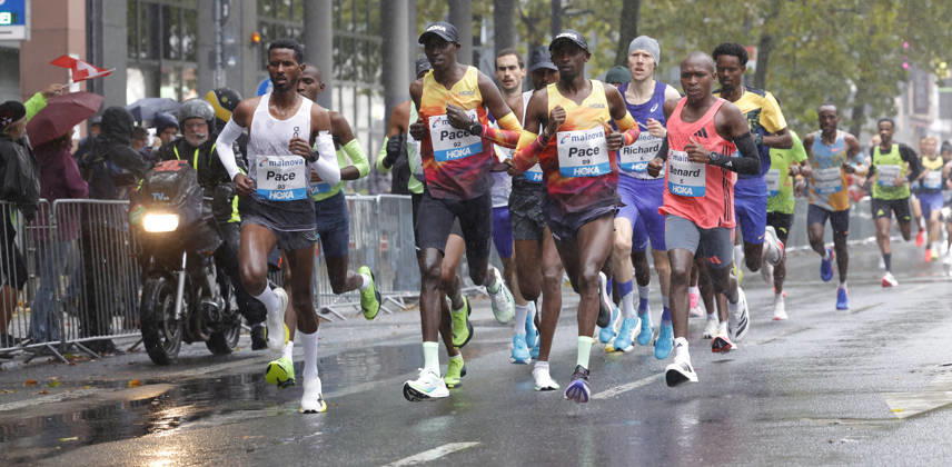 25.10.2026 Leichtathletik 43. Mainova Frankfurt Marathon Start M 8 Benard - M 6 Richard Frankfurt Main Hessen Deutschland