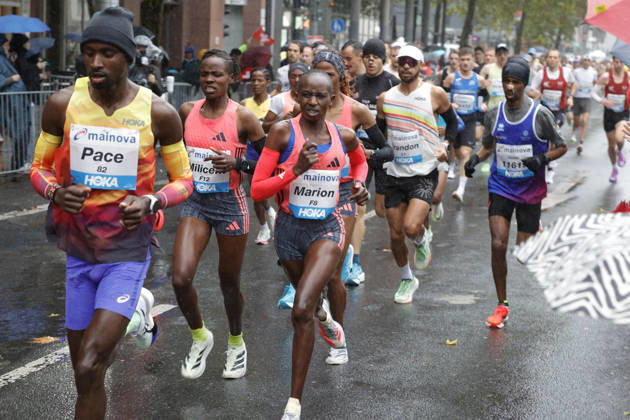 25.10.2026 Leichtathletik 43. Mainova Frankfurt Marathon Start Frauen F8 Marion Frankfurt Main Hessen Deutschland