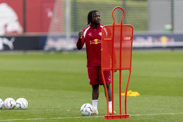 GER, Leipzig, Fussball, oeffentliches Training RB Leipzig im Bild v.l.: Johan Bakayoko (RB Leipzig 11), 25.10.2026, RB Leipzig Training Akademie Cottaweg Leipzig DFL DFB REGULATIONS PROHIBIT ANY USE OF PHOTOGRAPHS AS IMAGE SEQUENCES AND OR QUASI-VIDEO, Copyright: HMBxMedia PaulxFritz