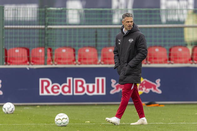 GER, Leipzig, Fussball, oeffentliches Training RB Leipzig im Bild v.l.: Martin Demichelis (Cheftrainer RB Leipzig), 25.10.2026, RB Leipzig Training Akademie Cottaweg Leipzig DFL DFB REGULATIONS PROHIBIT ANY USE OF PHOTOGRAPHS AS IMAGE SEQUENCES AND OR QUASI-VIDEO, Copyright: HMBxMedia PaulxFritz
