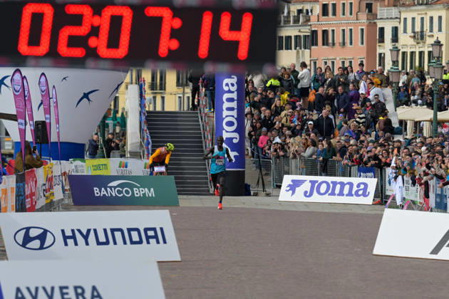 IPA90160968 - Hammington Kimaiyo of Kenya wins the marathon at the 40th Venice Marathon in 2026, a marathon race held in Venice, Italy, on October 25, 2026  Copyright: xAlessioxMarini IPAxSportx xx IPA90160968 IPA90160968