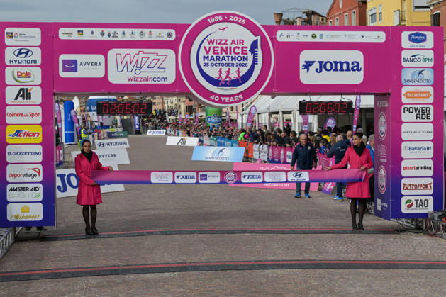 TRACK AND FIELD - Marathon - 40th Venice Marathon 2026 Photo by IPA ABACAPRESS.COM90160993 - Finish line of the Venice Marathon during the 40th Venice Marathon in 2026, a marathon race in Venice, Italy, on October 25, 2026 Venice Italy  Copyright: xIPAxSport ABACAx