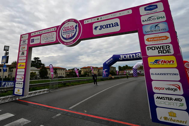 TRACK AND FIELD - Marathon - 40th Venice Marathon 2026 Photo by IPA ABACAPRESS.COM90160933 - Detail of the marathon starting line during the 40th Venice Marathon in 2026, a marathon race in Venice, Italy, on October 25, 2026 Venice Italy  Copyright: xIPAxSport ABACAx