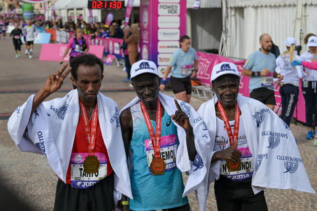 IPA90161385 - Hammington Kimaiyo on the podium at the 40th Venice Marathon in 2026, a marathon race held in Venice, Italy, on October 25, 2026  Copyright: xAlessioxMarini IPAxSportx xx IPA90161385 IPA90161385