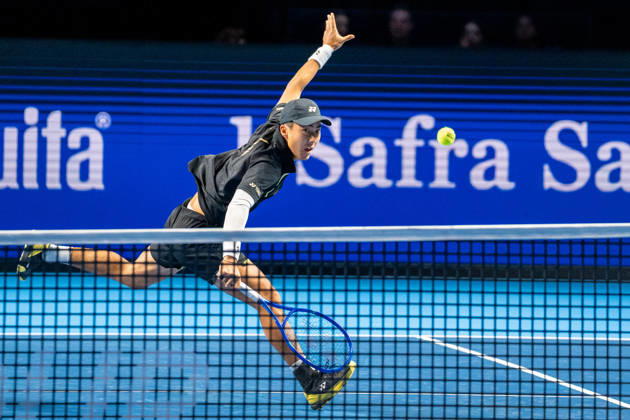BASEL, SWITZERLAND - OCTOBER 25: Rinky Hijikata of Australia plays a backhand against Yannick Hanfmann of Germany during the Swiss Indoors Basel Day 2 at St. Jakobshalle on October 25, 2026 in Basel, Switzerland. Copyright: xJustPictures.ch PascalxvonxBürenx jp-en-EuSpIm-Pavo_Fotografie-04595