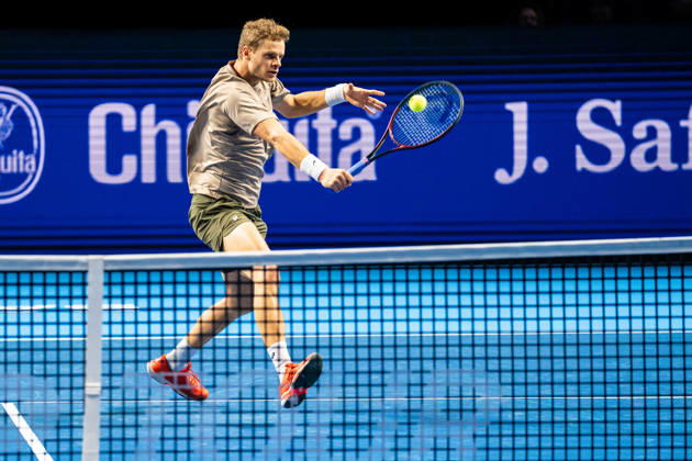 BASEL, SWITZERLAND - OCTOBER 25: Yannick Hanfmann of Germany plays a backhand against Rinky Hijikata of Australia during the Swiss Indoors Basel Day 2 at St. Jakobshalle on October 25, 2026 in Basel, Switzerland. Copyright: xJustPictures.ch PascalxvonxBürenx jp-en-EuSpIm-Pavo_Fotografie-04641