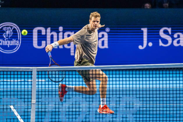 BASEL, SWITZERLAND - OCTOBER 25: Yannick Hanfmann of Germany plays a backhand against Rinky Hijikata of Australia during the Swiss Indoors Basel Day 2 at St. Jakobshalle on October 25, 2026 in Basel, Switzerland. Copyright: xJustPictures.ch PascalxvonxBürenx jp-en-EuSpIm-Pavo_Fotografie-04643