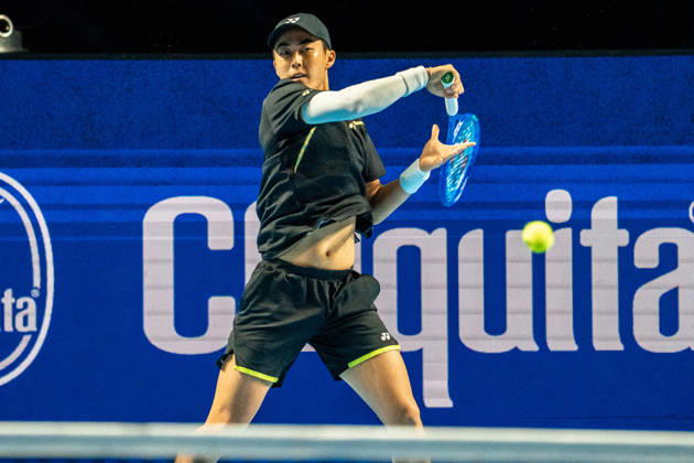BASEL, SWITZERLAND - OCTOBER 25: Rinky Hijikata of Australia plays a forehand against Yannick Hanfmann of Germany during the Swiss Indoors Basel Day 2 at St. Jakobshalle on October 25, 2026 in Basel, Switzerland. Copyright: xJustPictures.ch PascalxvonxBürenx jp-en-EuSpIm-Pavo_Fotografie-731904