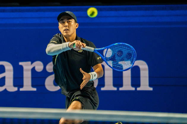 BASEL, SWITZERLAND - OCTOBER 25: Rinky Hijikata of Australia plays a forehand against Yannick Hanfmann of Germany during the Swiss Indoors Basel Day 2 at St. Jakobshalle on October 25, 2026 in Basel, Switzerland. Copyright: xJustPictures.ch PascalxvonxBürenx jp-en-EuSpIm-Pavo_Fotografie-731889