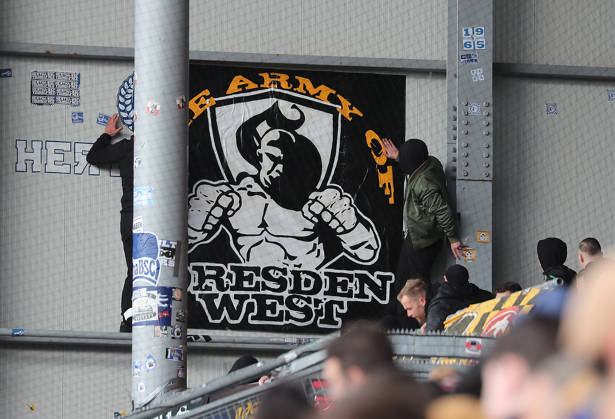 Dresdner Fans kleben Banner an die Wand Fussball, Herren, Saison 2026 2027, 2.BL, Holstein Stadion, Holstein Kiel gegen Dynamo Dresden DFL REGULATIONS PROHIBIT ANY USE OF PHOTOGRAPHS AS IMAGE SEQUENCES AND OR QUASI-VIDEO.