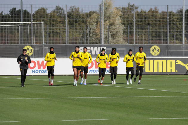 25.10.2026, xgrfx, Fussball 1. Bundesliga, Borussia Dortmund - Training v.l. Jobe Bellingham, Filippo Mane, Maximilian Beier, Carney Chukwuemeka, Ethan Nwaneri, Joane Gadou (Borussia Dortmund) Dortmund