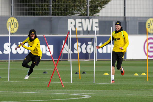 25.10.2026, xgrfx, Fussball 1. Bundesliga, Borussia Dortmund - Training v.l. Carney Chukwuemeka, Maximilian Beier (Borussia Dortmund) Dortmund