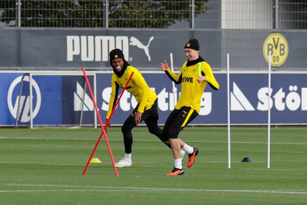 25.10.2026, xgrfx, Fussball 1. Bundesliga, Borussia Dortmund - Training v.l. Carney Chukwuemeka, Maximilian Beier (Borussia Dortmund) Dortmund