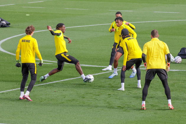 25.10.2026, xgrfx, Fussball 1. Bundesliga, Borussia Dortmund - Training v.l. Joane Gadou, Filippo Mane (Borussia Dortmund) Dortmund