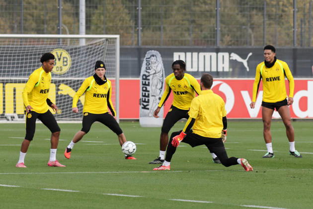 25.10.2026, xgrfx, Fussball 1. Bundesliga, Borussia Dortmund - Training v.l. Maximilian Beier, Joane Gadou (Borussia Dortmund) Dortmund