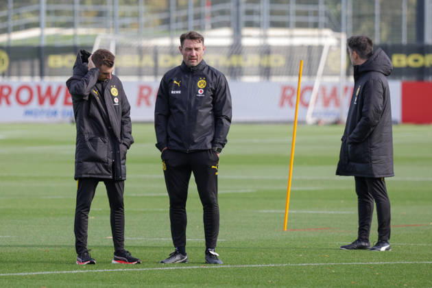 25.10.2026, xgrfx, Fussball 1. Bundesliga, Borussia Dortmund - Training v.l. Robert Kovac (Borussia Dortmund) Dortmund