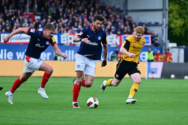 25.10.2026, Fußball, Herren, 2.BL (Bundesliga), Saison 2026 2027, Holstein Kiel - SG Dynamo Dresden, 9. Spieltag, KSV, SGD, Holstein-Stadion Giorgi Kvilitaia auf dem Weg zu seinem Tor zum 1:0 Kiel, Holstein-Stadion Holstein-Stadion Schleswig-Holstein Deutschland