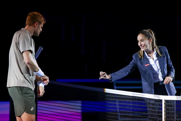 RECORD DATE NOT STATED 25th October 2026; St. Jakobshalle, Basel, Switzerland; ATP, Tennis Herren Tennis, Swiss Indoors Basel, Day 2; Qualifying final; The chair umpire shows the toss to Yannick Hanfmann of Germany AnthonyxBenoit