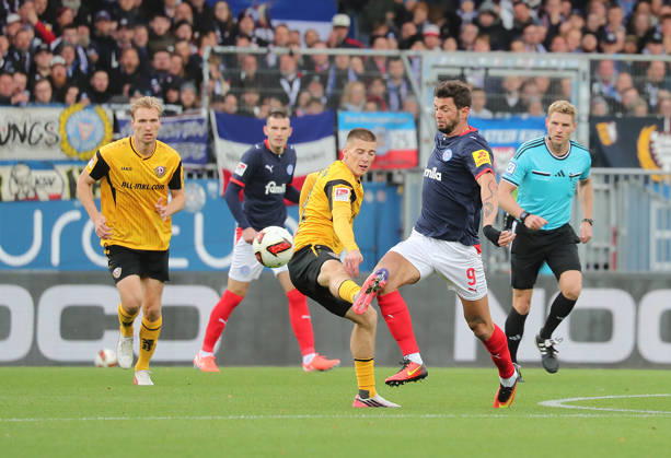 Giorgi Kvilitaia (Holstein Kiel), Niklas Hauptman (Dynamo Dresden) Fussball, Herren, Saison 2026 2027, 2.BL, Holstein Stadion, Holstein Kiel gegen Dynamo Dresden DFL REGULATIONS PROHIBIT ANY USE OF PHOTOGRAPHS AS IMAGE SEQUENCES AND OR QUASI-VIDEO.