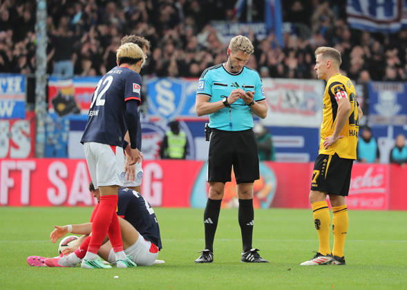 Schiedsrichter Timo Gerach, Adrian Kapralik (Holstein Kiel), Niklas Hauptman (Dynamo Dresden) Fussball, Herren, Saison 2026 2027, 2.BL, Holstein Stadion, Holstein Kiel gegen Dynamo Dresden DFL REGULATIONS PROHIBIT ANY USE OF PHOTOGRAPHS AS IMAGE SEQUENCES AND OR QUASI-VIDEO.