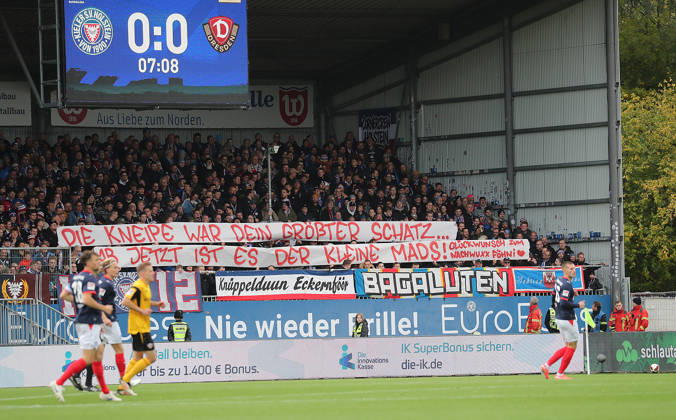 Banner im Kieler Block Fussball, Herren, Saison 2026 2027, 2.BL, Holstein Stadion, Holstein Kiel gegen Dynamo Dresden DFL REGULATIONS PROHIBIT ANY USE OF PHOTOGRAPHS AS IMAGE SEQUENCES AND OR QUASI-VIDEO.