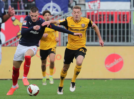David Zec (Holstein Kiel), Niklas Hauptman (Dynamo Dresden) Fussball, Herren, Saison 2026 2027, 2.BL, Holstein Stadion, Holstein Kiel gegen Dynamo Dresden DFL REGULATIONS PROHIBIT ANY USE OF PHOTOGRAPHS AS IMAGE SEQUENCES AND OR QUASI-VIDEO.