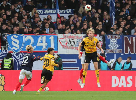 Kopfball Vincent Vermeij (Dynamo Dresden) Fussball, Herren, Saison 2026 2027, 2.BL, Holstein Stadion, Holstein Kiel gegen Dynamo Dresden DFL REGULATIONS PROHIBIT ANY USE OF PHOTOGRAPHS AS IMAGE SEQUENCES AND OR QUASI-VIDEO.