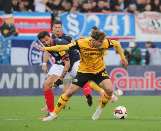 Friedrich Mueller (Dynamo Dresden), Giorgi Kvilitaia (Holstein Kiel) Fussball, Herren, Saison 2026 2027, 2.BL, Holstein Stadion, Holstein Kiel gegen Dynamo Dresden DFL REGULATIONS PROHIBIT ANY USE OF PHOTOGRAPHS AS IMAGE SEQUENCES AND OR QUASI-VIDEO.