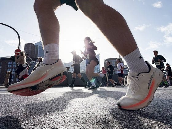 Halbmarathon, Hamburg Hamburg, LAUFEN Heller Halbmarathon Mehr als 20.000 Läufer waren beim Halbmarathon durch die Hamburger City dabei Hamburg Hafen Elbe City Hamburg Deutschland