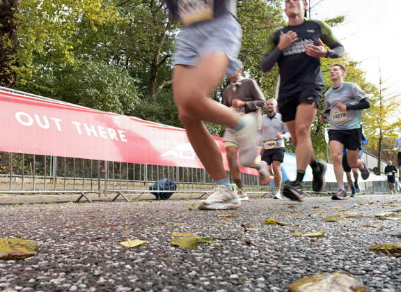 Halbmarathon, Hamburg Hamburg, LAUFEN Heller Halbmarathon Mehr als 20.000 Läufer waren beim Halbmarathon durch die Hamburger City dabei Hamburg Hafen Elbe City Hamburg Deutschland
