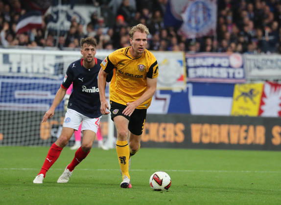 Jonas Meffert (Holstein Kiel), Vincent Vermeij (Dynamo Dresden) Fussball, Herren, Saison 2026 2027, 2.BL, Holstein Stadion, Holstein Kiel gegen Dynamo Dresden DFL REGULATIONS PROHIBIT ANY USE OF PHOTOGRAPHS AS IMAGE SEQUENCES AND OR QUASI-VIDEO.