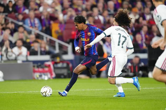 FC Barcelona, Barca v Real Madrid - LaLiga BARCELONA, SPAIN - OCTOBER 25: Cucurella (17) of Real Madrid in action against Lamine Yamal of FC Barcelona during the LaLiga EA Sports 2026 27 match between FC Barcelona and Real Madrid at Spotify Camp Nou on October 25, 2026 in Barcelona, Spain. Jose Hernandez Anadolu Barcelona Spain. Editorial use only. Please get in touch for any other usage.  Copyright: x2026xAnadoluxJosexHernandezx
