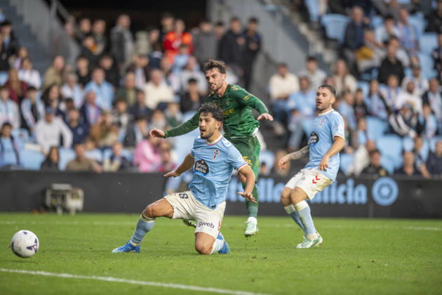 R.C. Cleta versus Real Betis Balompie; LA Liga EA Sports,matchday 10 Yoel Lago of Real Club Celta during the matchday 10 of LA Liga EA Sports R.C. Celta versus Real Betis on Octuber 25 2026 at Abanca Balaidos Stadium; Vigo Vigo Pontevedra Spain Copyright: xLuisxlorenzox