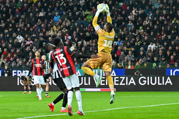 IPA90182892 - Milan s Mike Maignan makes a save during the Udinese Calcio vs. AC Milan Italian Serie A soccer match in Udine, Italy, on October 25, 2026  Copyright: xAlessioxMarini IPAxSportx xx IPA90182892 IPA90182892