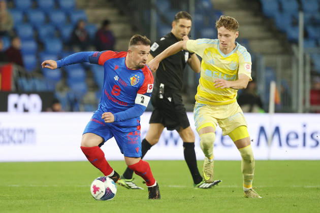25.10.2026 Stadion St.Jakob Park, SCHWEIZ, Herren Fussball Super League FC Basel - Grasshopper Club Zuerich Xherdan Shaqiri (FC Basel) gegen Nico Rissi (GC)
