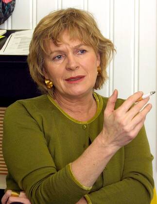 Verlegerin Antje Kunstmann (GER Antje Kunstmann Verlag) mit Zigarette