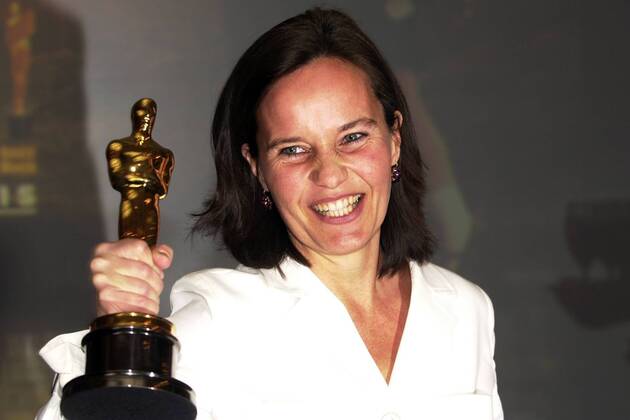 Regisseurin Caroline Link (GER) erhält den Oscar für ihren Film -Nirgendwo in Afrika- in München