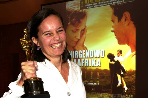 Regisseurin Caroline Link (GER) erhält den Oscar für ihren Film -Nirgendwo in Afrika- in München
