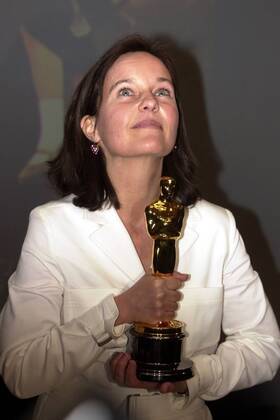 Regisseurin Caroline Link (GER) erhält den Oscar für ihren Film -Nirgendwo in Afrika- in München