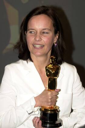 Regisseurin Caroline Link (GER) erhält den Oscar für ihren Film -Nirgendwo in Afrika- in München