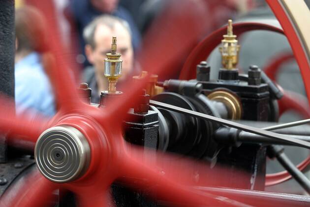 Detail einer historischen Dampfmaschine auf dem 2. Koblenzer Dampfspektakel