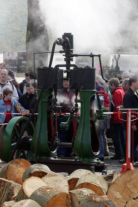 Historische Dampfmaschine auf dem 2. Koblenzer Dampfspektakel