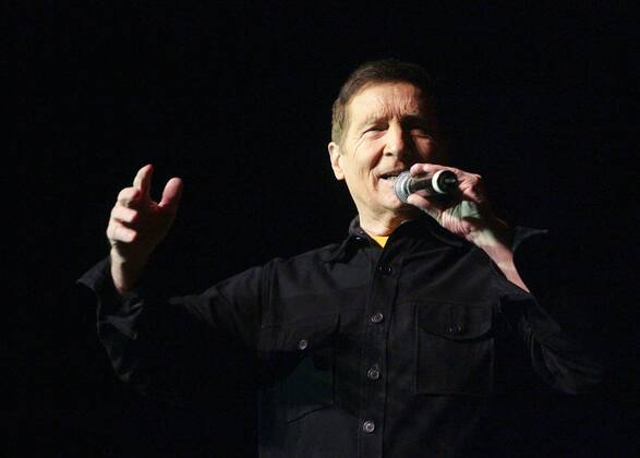 Sänger Freddy Quinn (AUT) während eines Konzerts in der Rhein-Moselhalle in Koblenz