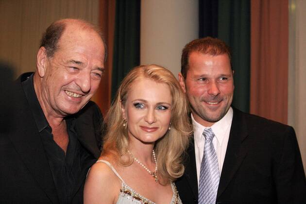 Musikproduzent Ralph Siegel und Sängerin Nicole (beide GER) mit Ehemann Winfried anlässlich der 25. Verleihung der Goldenen Stimmgabel 2005 in Ludwigshafen