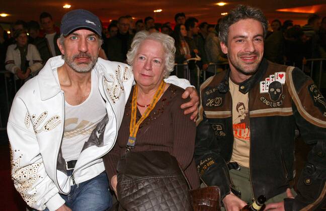 Schauspieler Ralf Richter (li.) mit seiner Mutter Hannelore Richter und Schauspieler Gedeon Burkhard (alle GER) anlässlich der Filmpremiere von GOLDENE ZEITEN in Bochum