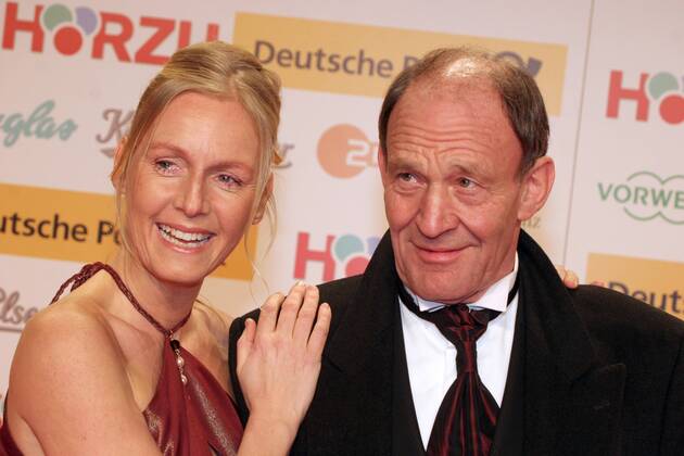 Schauspielerin Carolin Fink (AUT) mit ihrem Ehemann Schauspieler Michael Mendl GER) anlässlich der 41. Goldenen Kamera in Berlin