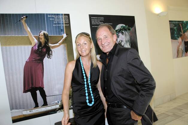 Schauspielerin Carolin Fink (AUT) mit ihrem Ehemann Schauspieler Michael Mendl (GER) anlässlich Klaus Doldingers Jubilee Konzertes im Residenztheater in München