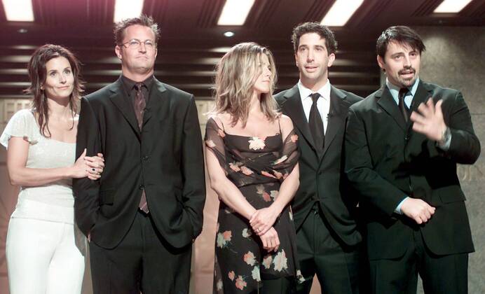 V.l.n.r.: Schauspieler Courteney Cox Arquette, Matthew Perry, Jennifer Aniston, David Schwimmer und Matt LeBlanc (alle USA) anlässlich der - NBC TV 75. Anniversary Ceremonies - in New York City  (nyp2002050604)
